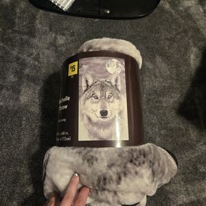 Wolf Print Plush Throw Blanket
